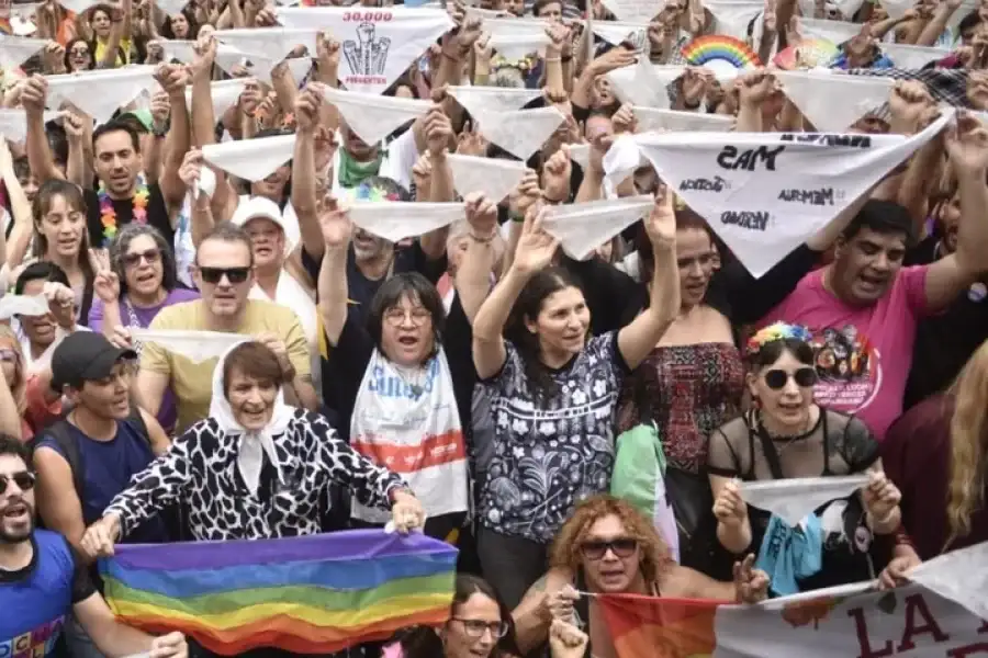 “Pañuelazo en contra del negacionismo”</p><p>NA