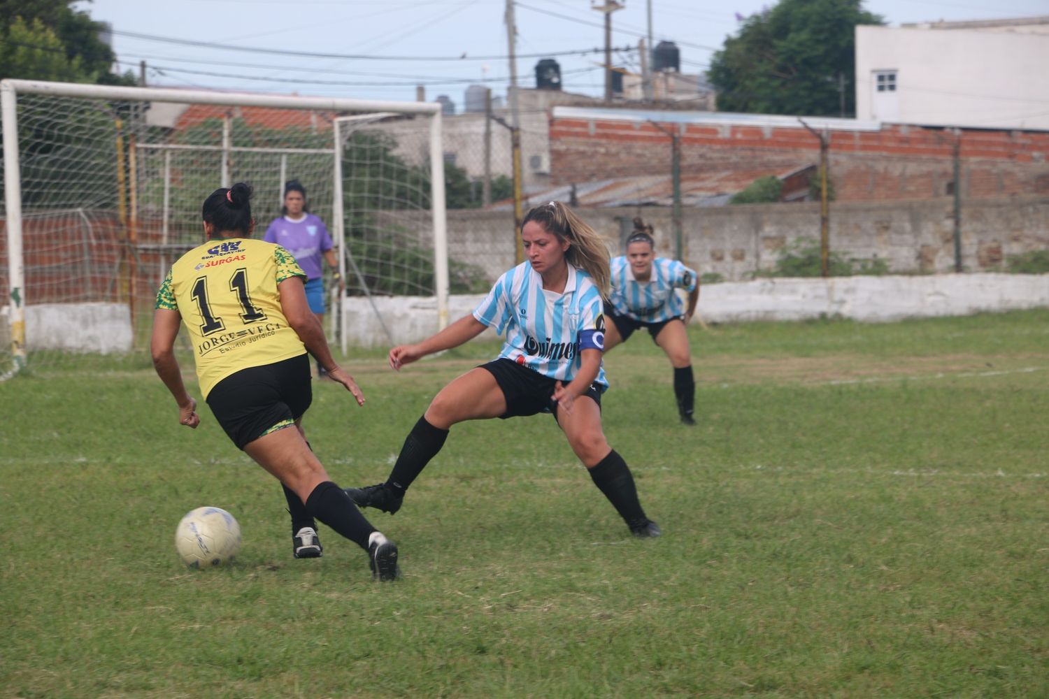 Imagen del triunfo de Unión sobre Juventud Unida, en uno de los cotejos de cuartos de final en el estadio Mario Urriste.