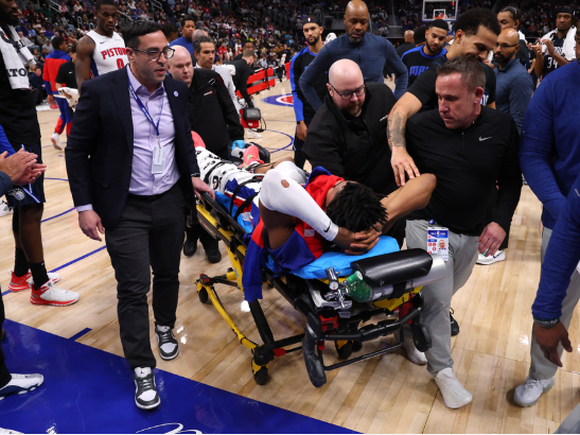 Una estrella de la NBA sufrió una grave lesión durante un partido que dejó en shock a los espectadores