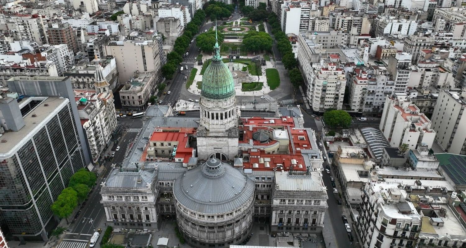 En la trastienda de los debates públicos, las principales fuerzas políticas despliegan sus estrategias para abroquelar voluntades en el recinto. Fernando Nicola