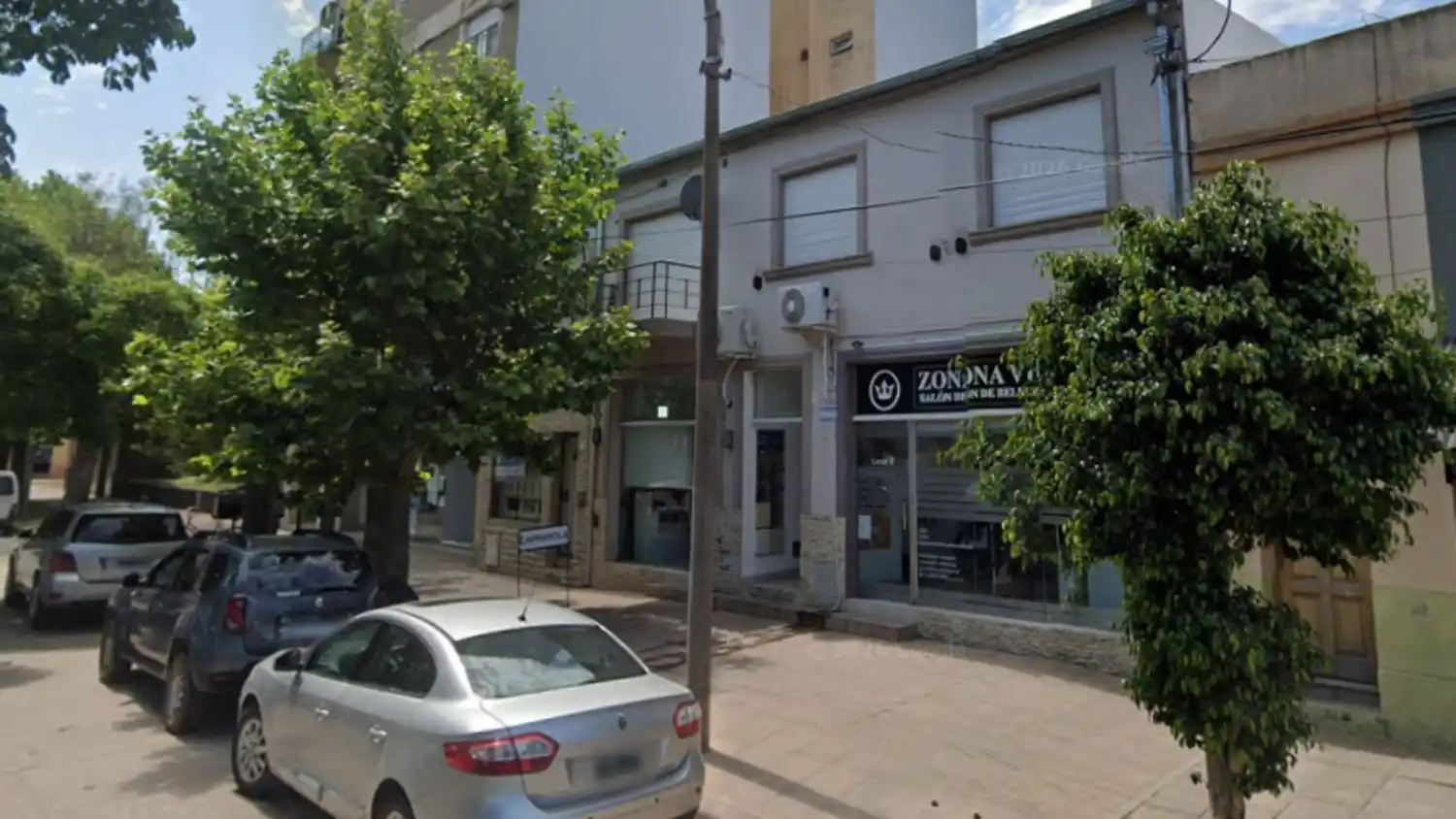 El local de 3 de Febrero 580 apareció con la puerta abierta. Del interior se llevaron mercadería por 3 millones de pesos (Imagen Google Street).