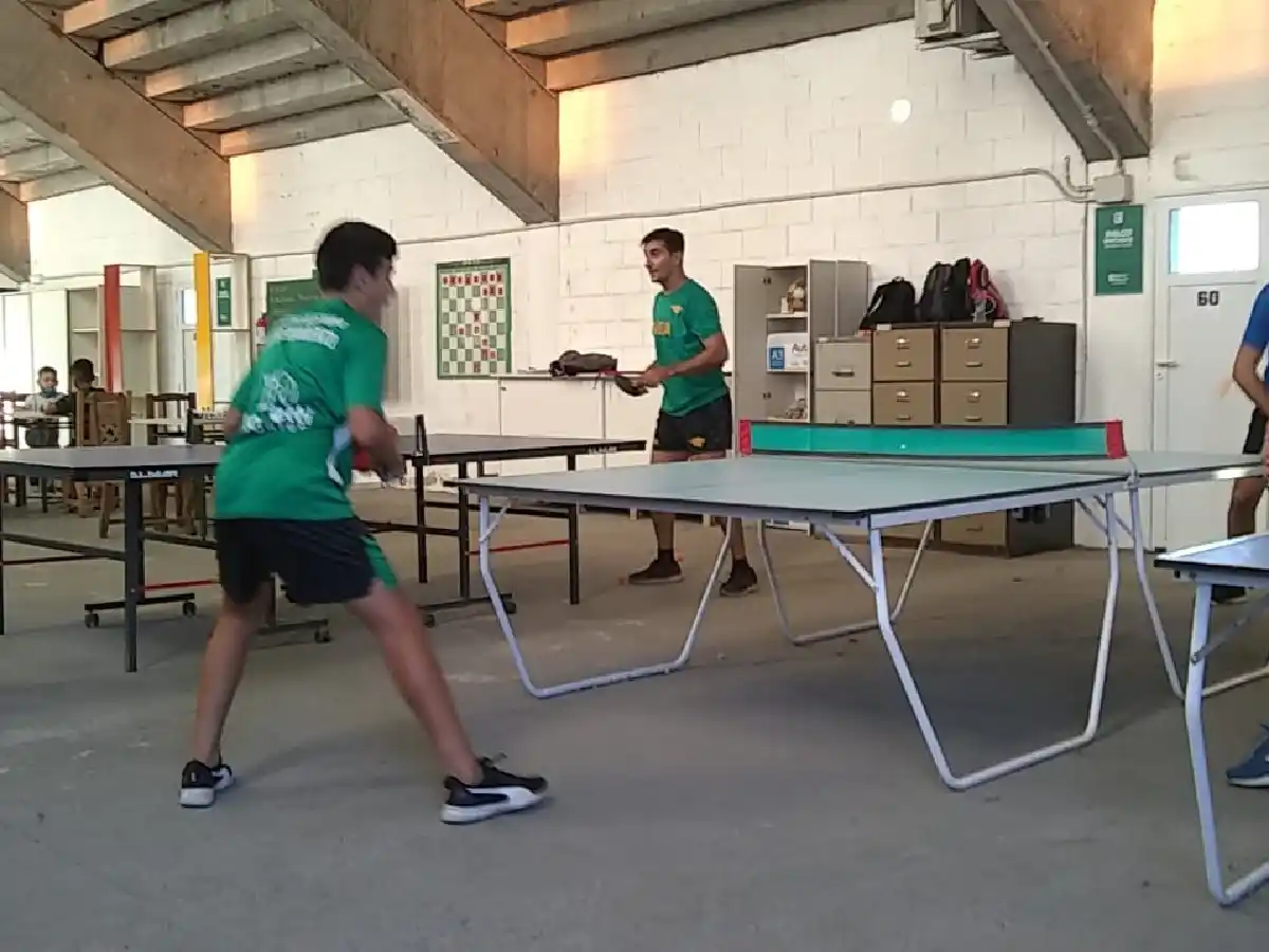 Se juega en primer torneo de tenis de mesa