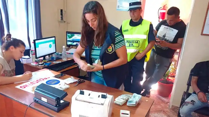 Los detuvieron por un robo millonario y les encontraron U$S 60.000 en los calzoncillos