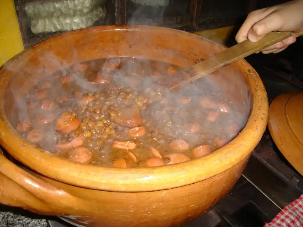Se conocieron los resultados de la autopsia de la persona muerta tras comer un guiso