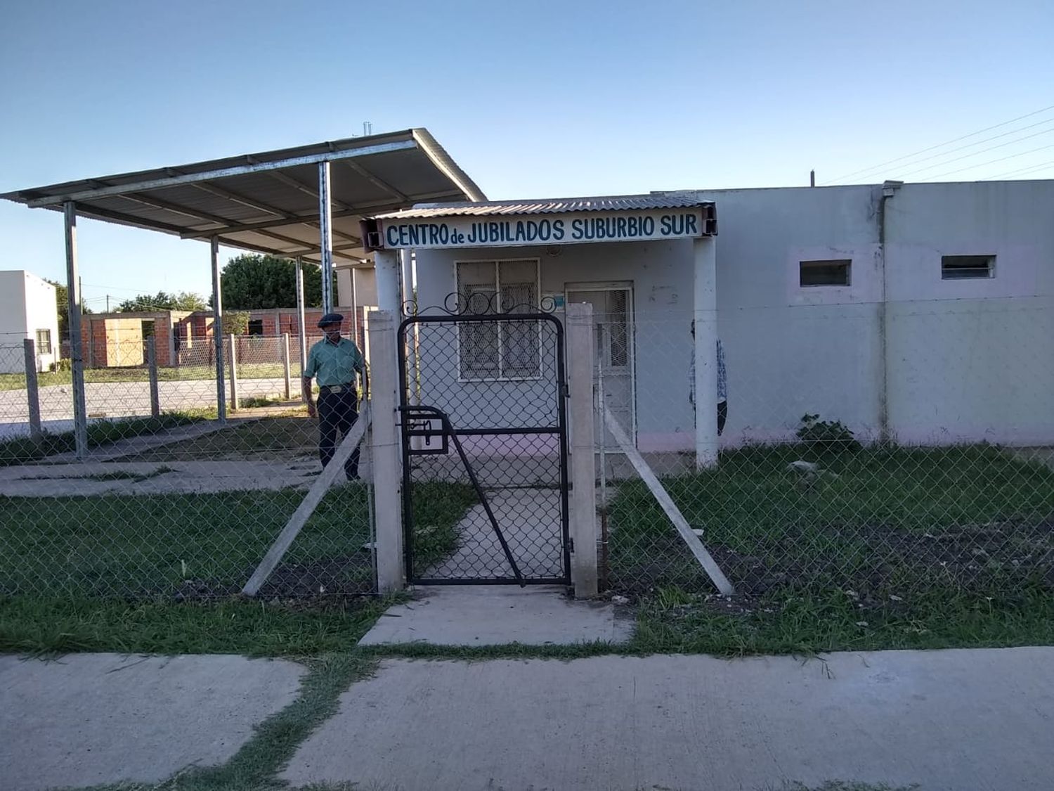 El Centro de Jubilados Suburbio Sur terminó el cierre perimetral de la cancha de tejo