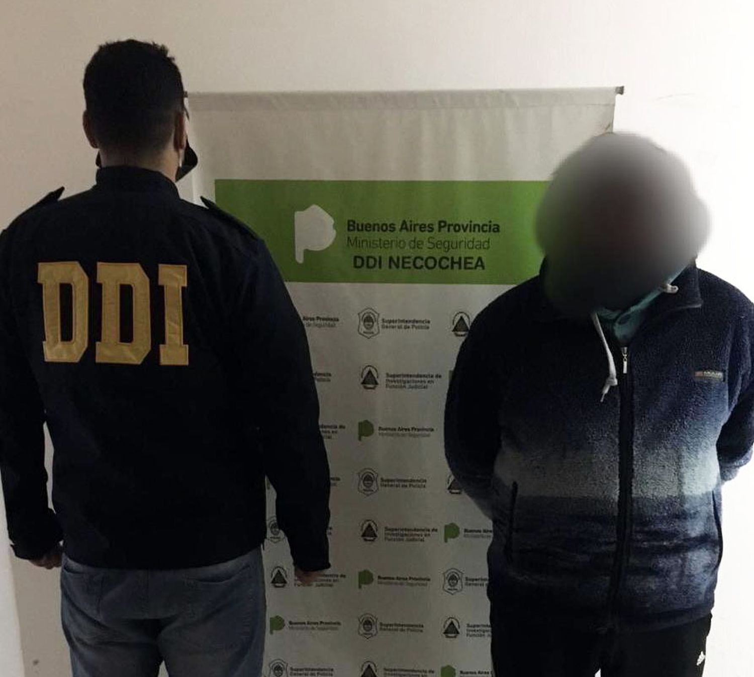 Lo acusan de abusar de su hijastra durante casi 8 años y está preso