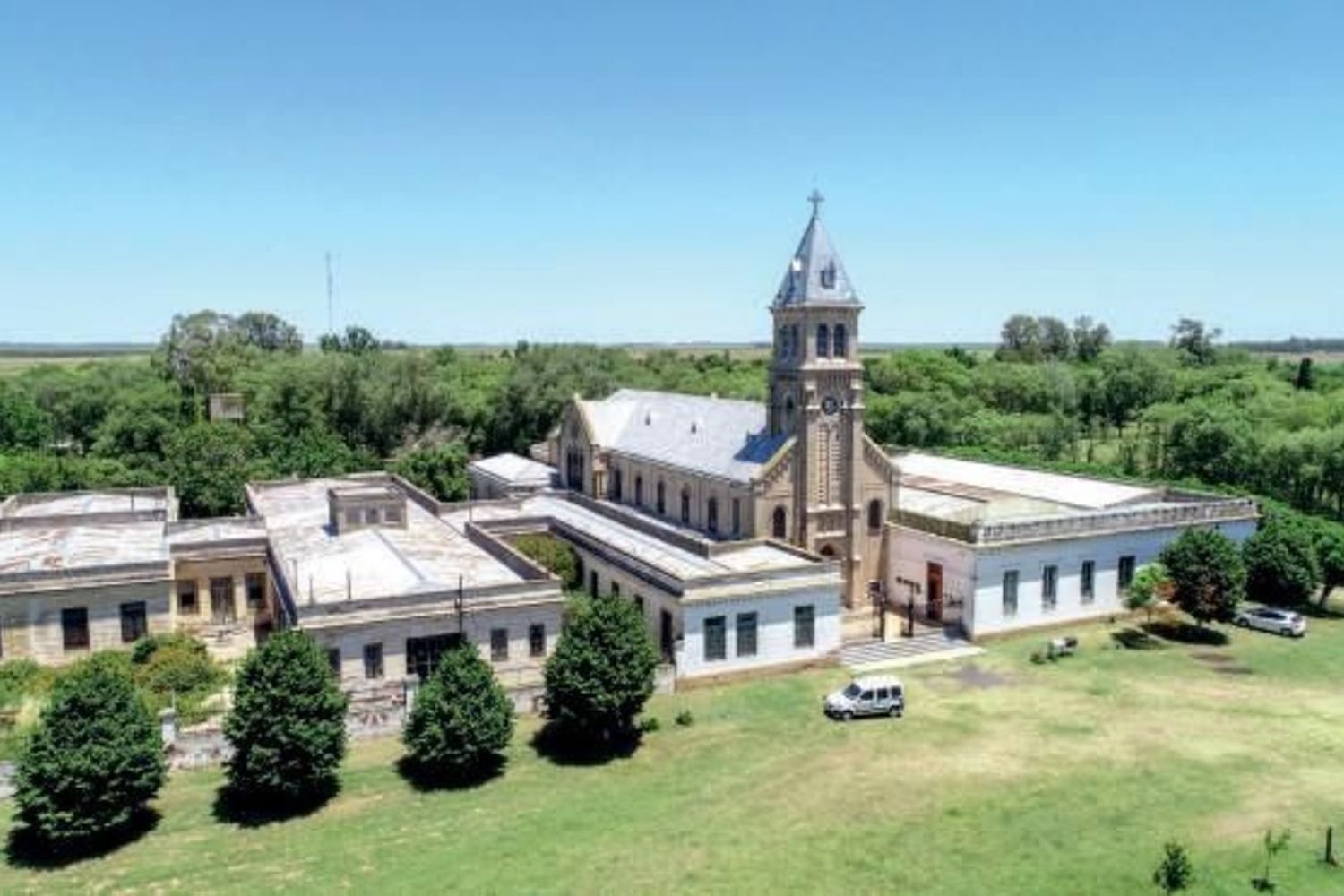 Galnares: "La iglesia Cristo Redentor y el Convento Franciscano de Aarón Castellanos ya son patrimonio de Santa Fe"