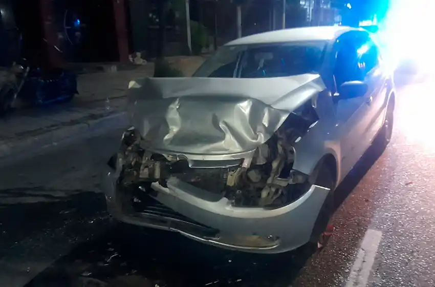 Borracho impactó contra un taxi