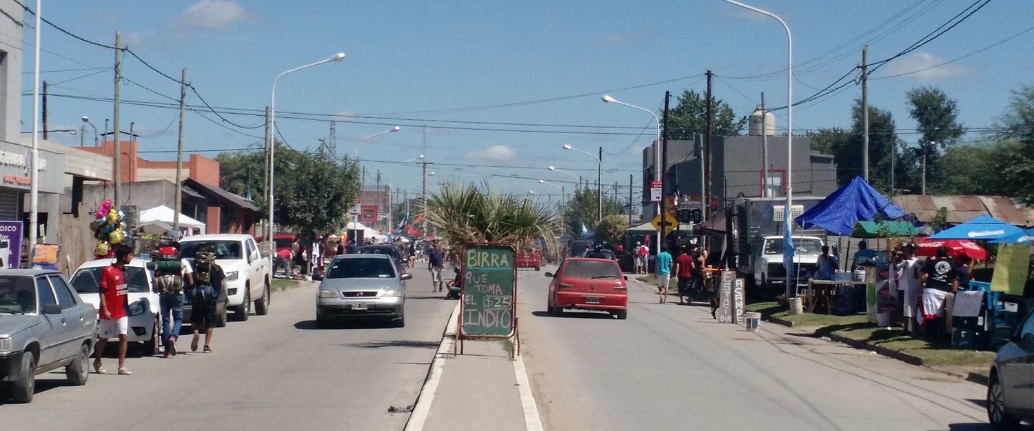 Ducha a $50, baño a $8 y carga de celular por $15: los precios de la “avenida Solari”