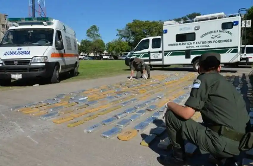 Tres detenidos por trasladar 400 kilos de marihuana en una ambulancia