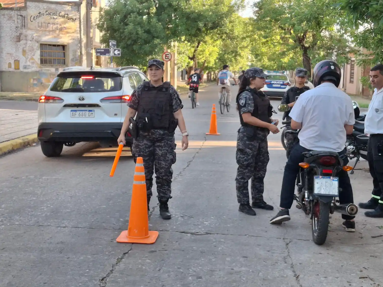 Megaoperativo interfuerzas en la ciudad y zona con más de 100 personas controladas y 14 motos secuestradas.