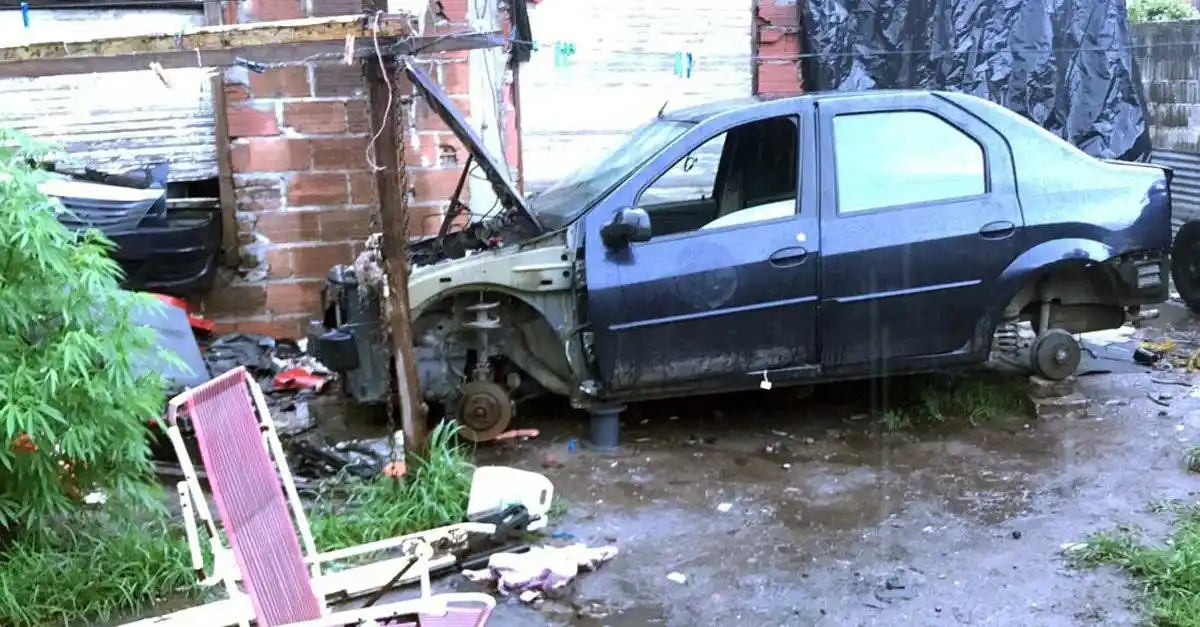 Aprehendieron a tres hombres que tenían un auto con pedido de secuestro