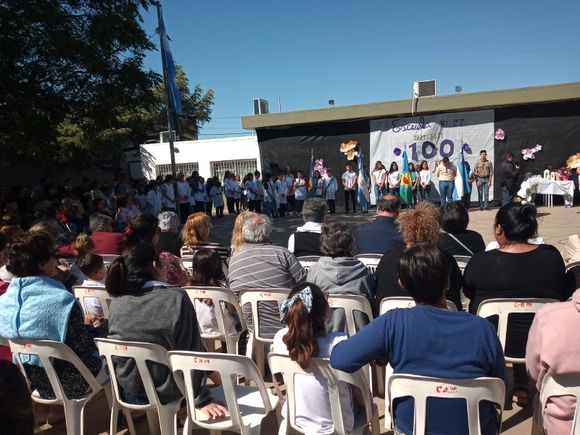 100 años de la escuela 27: testimonios de una historia de educación y comunidad