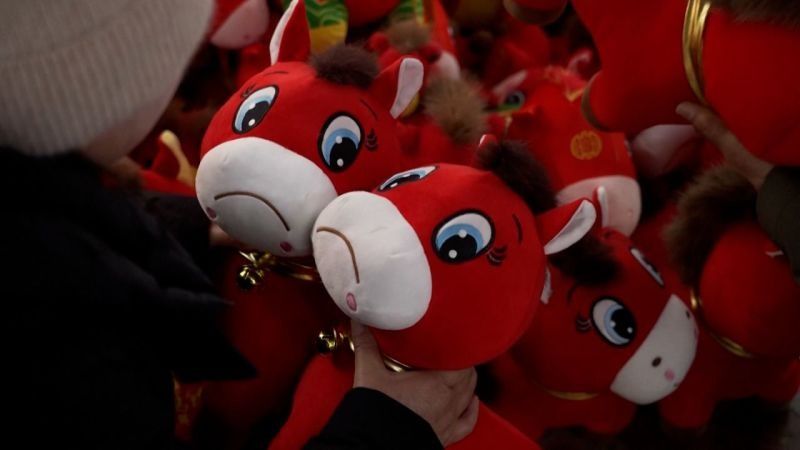 “Caballo llorón”: el peluche fallido que se volvió furor por el Año Nuevo Chino