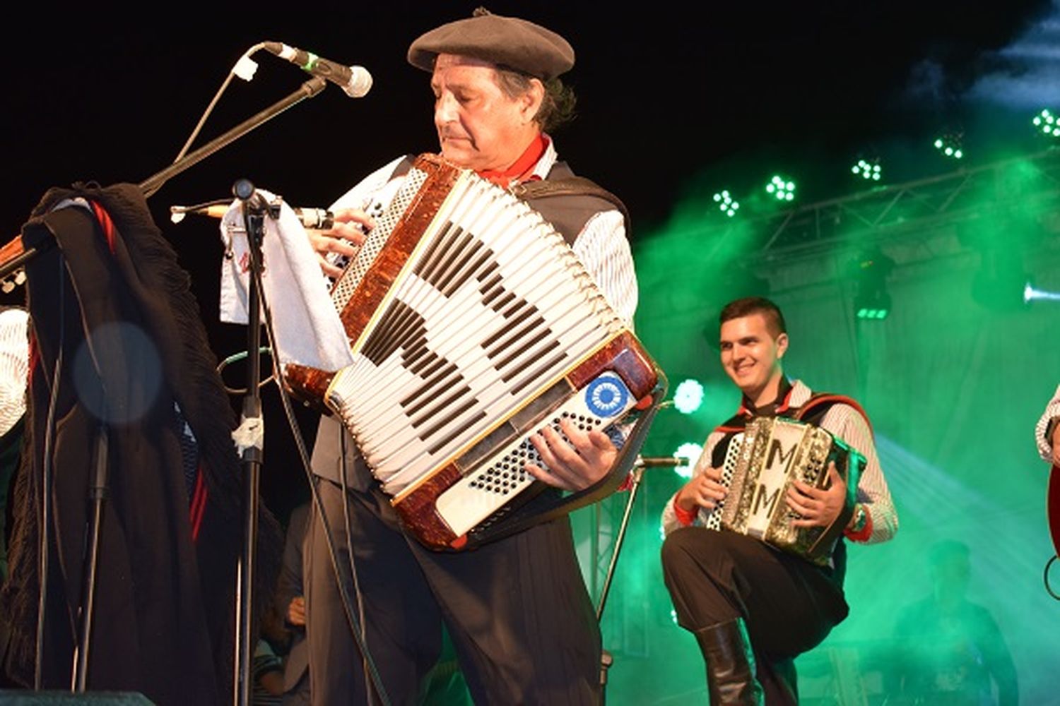 Sentimiento chamamecero: Monchito Merlo cantó bajo lluvia y el público acompañó