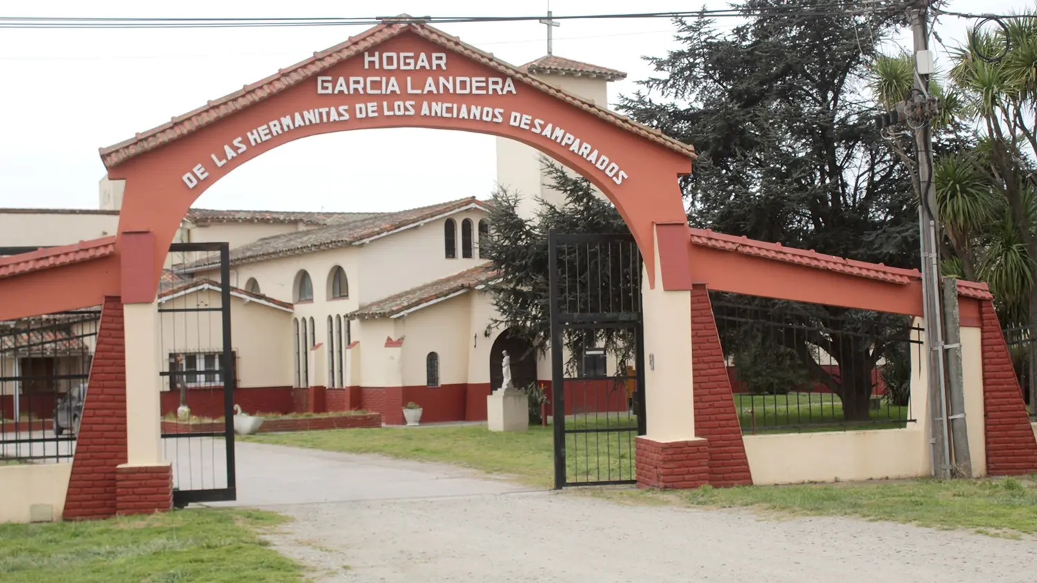 En homenaje a José Cirilo. Matilde Eugenia García Landera decidió construir el edificio del hogar