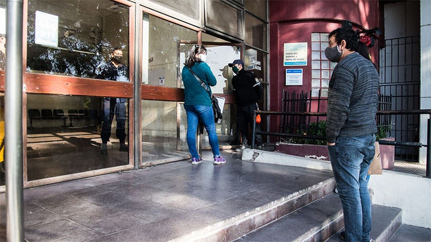 Allanaron a inspectores y funcionarios del Registro de Conducir por dar carnets truchos