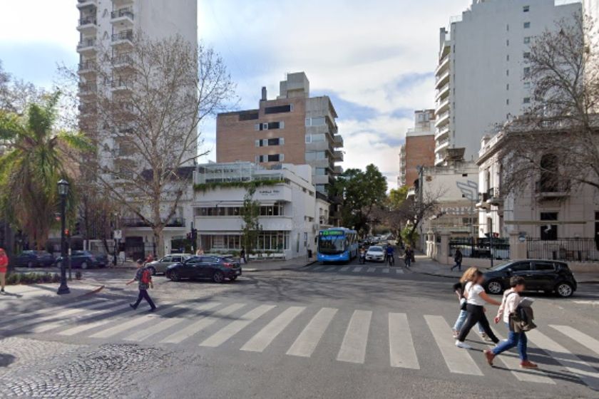 Robo en una panadería céntrica: rompieron la vidriera y se llevaron dinero de la caja