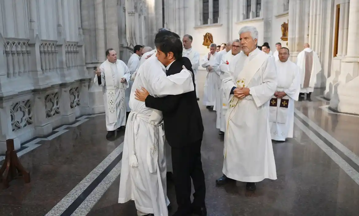 Kicillof participó de la misa en homenaje al Papa Francisco en la Catedral de La Plata