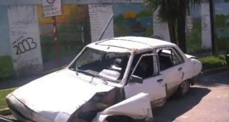 Un herido grave tras un vuelco