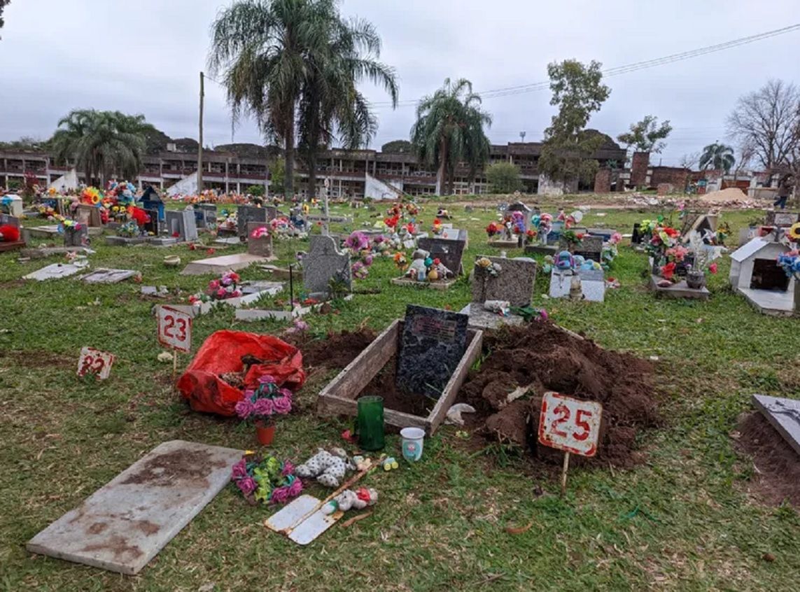Fueron a exhumar el cuerpo de un bebé y encontraron el hueso de un adulto