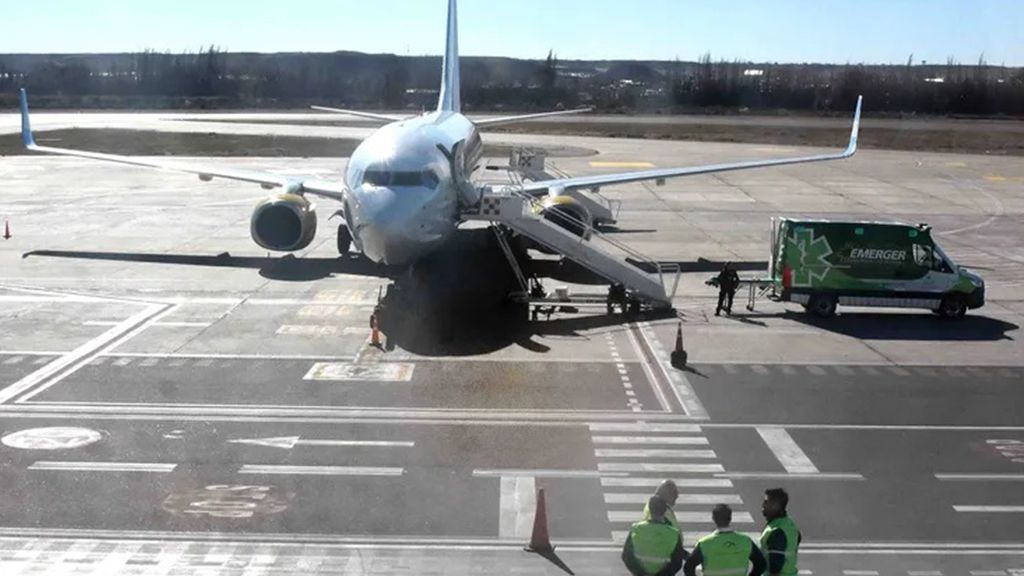 El pasajero viajaba en la línea aérea Flybondi (Gentileza: La Mañana Neuquén)