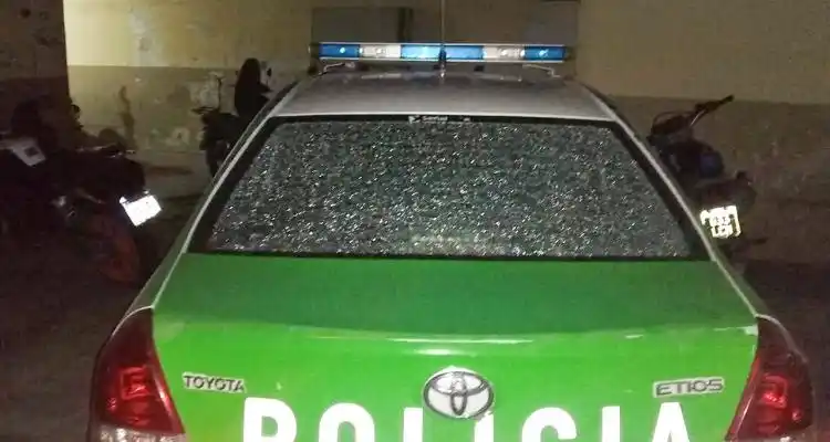 Conflictos vecinales, patrulleros dañados, policías agredidos  y operativos fuera  de control