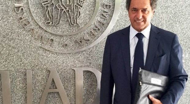 Scioli volvió a la facultad y rindió un final atrasado