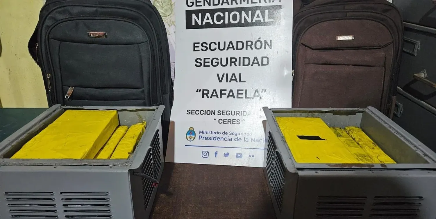 El estupefaciente había sido acondicionado en dos cajas metálicas con rejillas de ventilación.