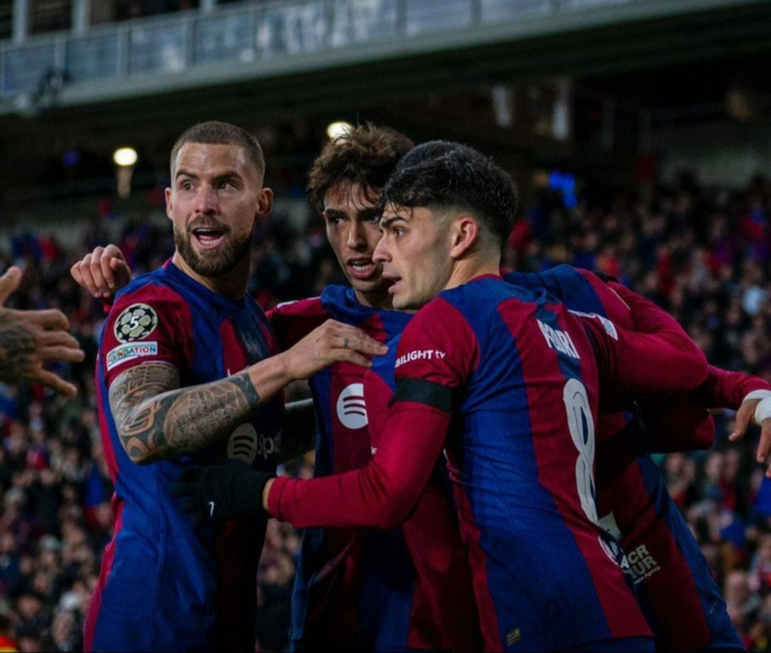 ¡Este fue el agresivo enfrentamiento entre un jugador del FC Barcelona y un hincha!