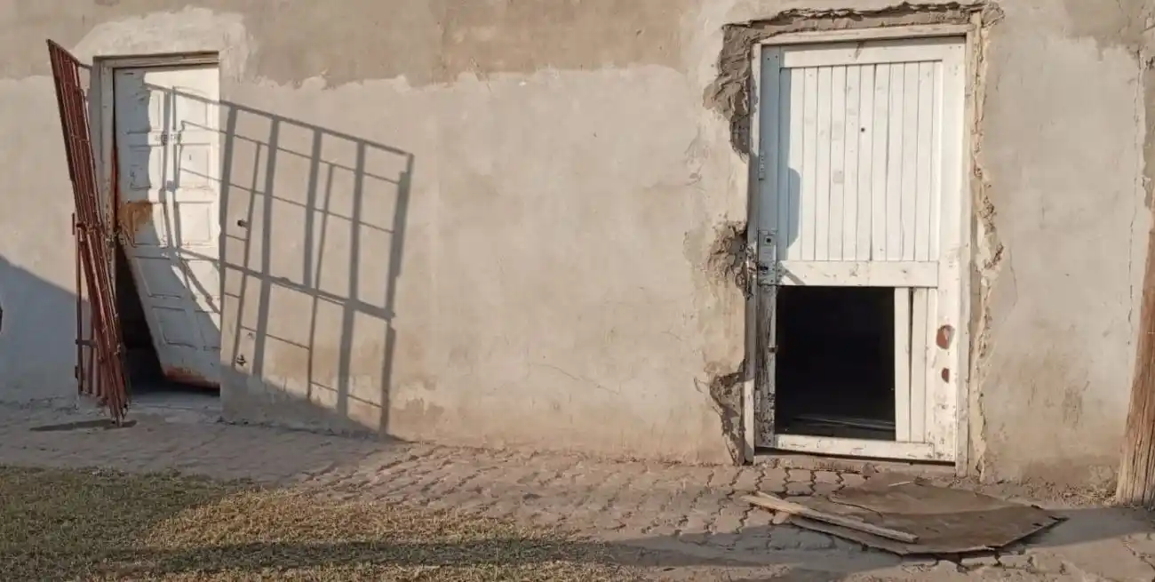 "Nos sentimos golpeados y abandonados", dijo Mario Cano, el presidente de la institución.