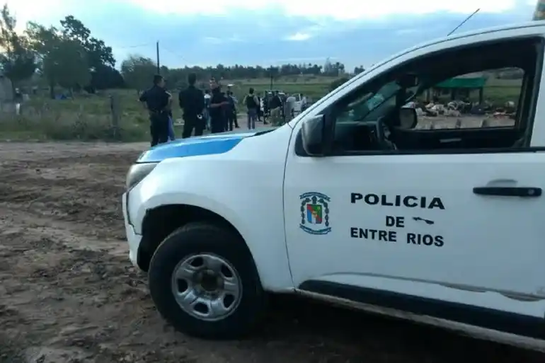 Hallaron un hombre de 32 años sin vida en un descampado: el cuerpo tenía quemaduras