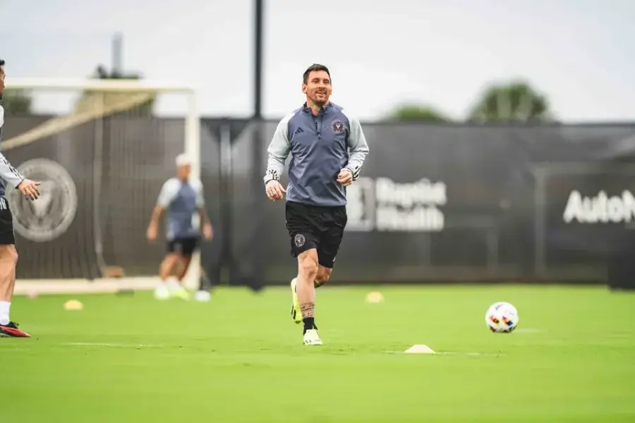 Lionel Messi viaja a El Salvador con el Inter Miami y tendrá un nuevo compañero argentino