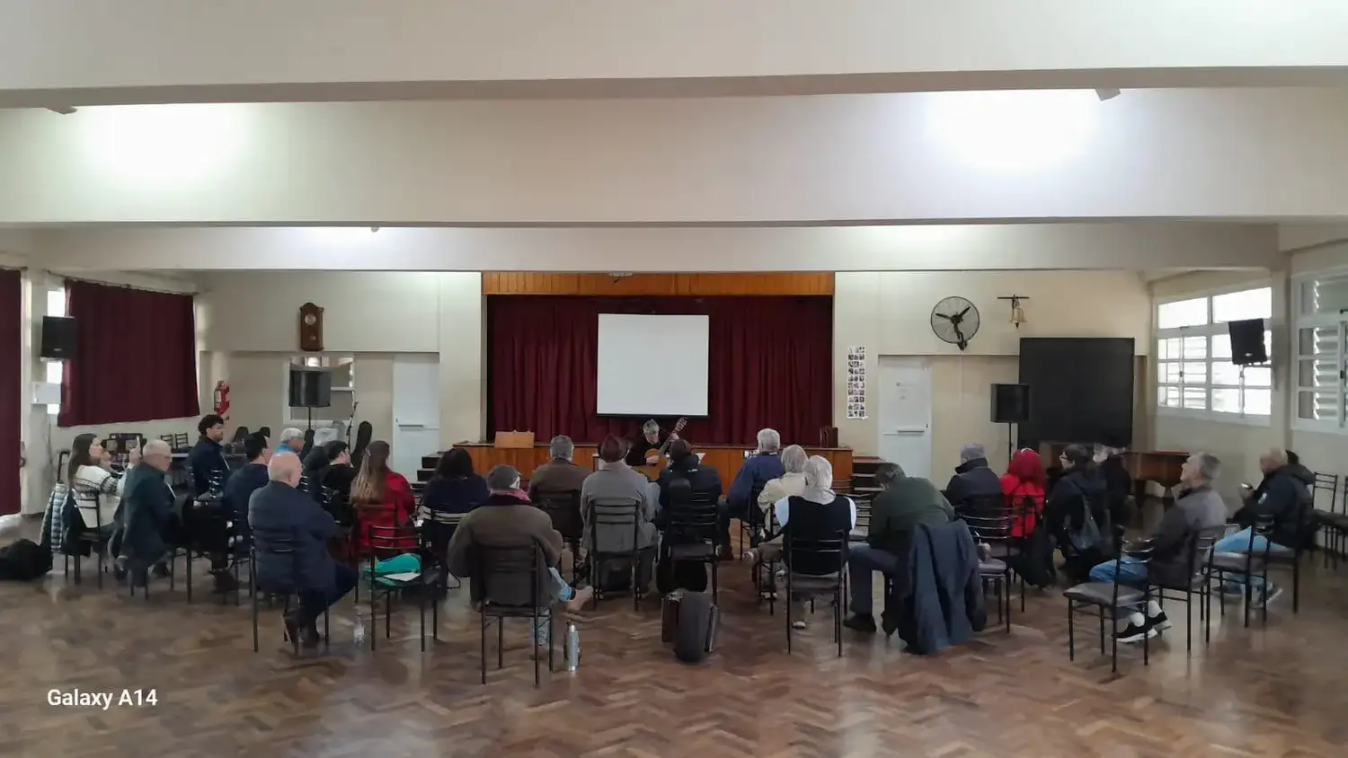 La Escuela Chiclana fue sede del 3.° Encuentro Regional de Solistas, Guitarristas, Poetas y Troveros