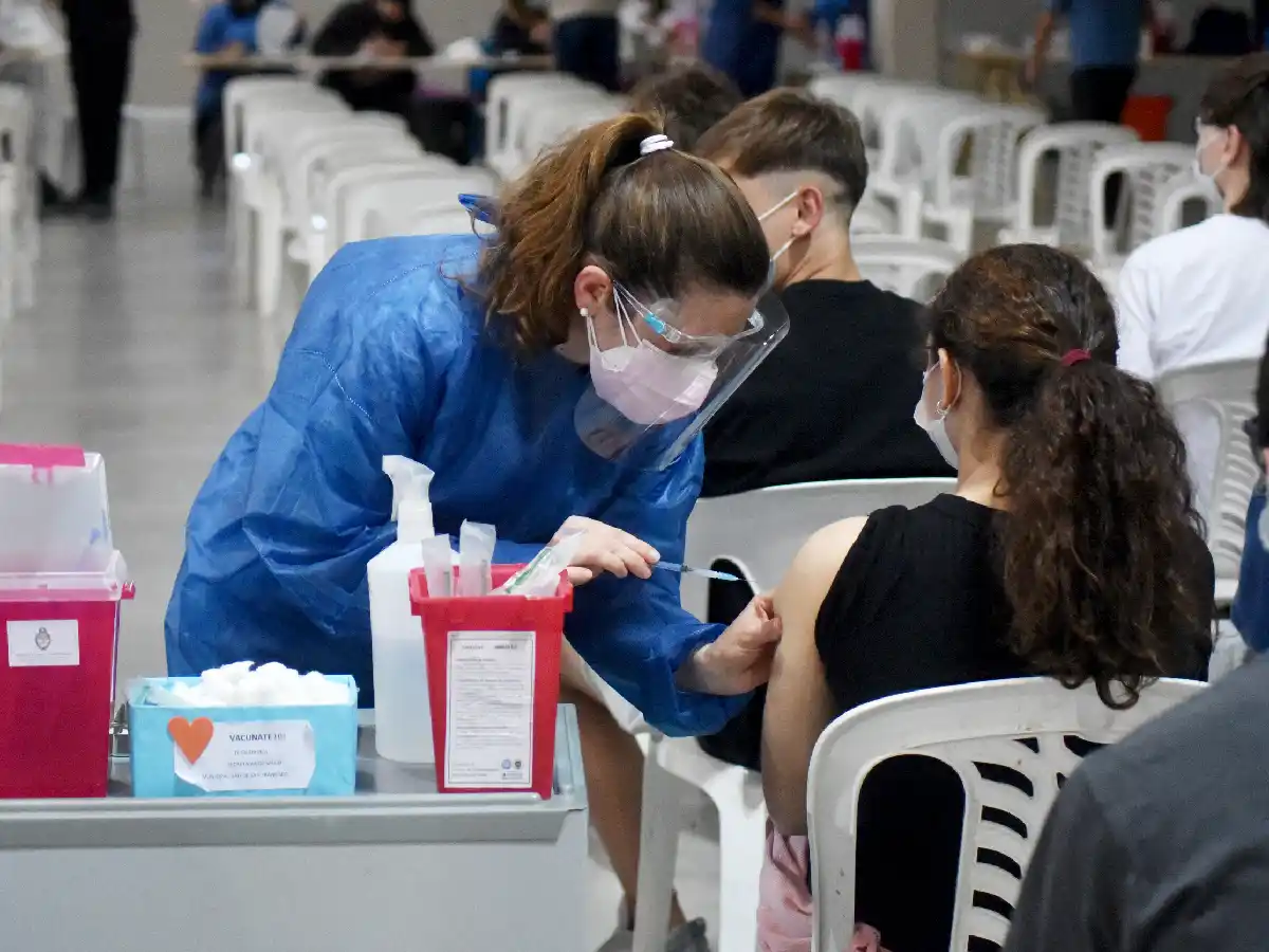 Destacan el compromiso de los adolescentes con la vacunación 
