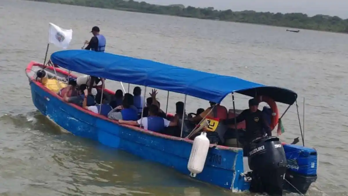 Naufraga embarcación con 19 migrantes colombianos y venezolanos en aguas de Panamá