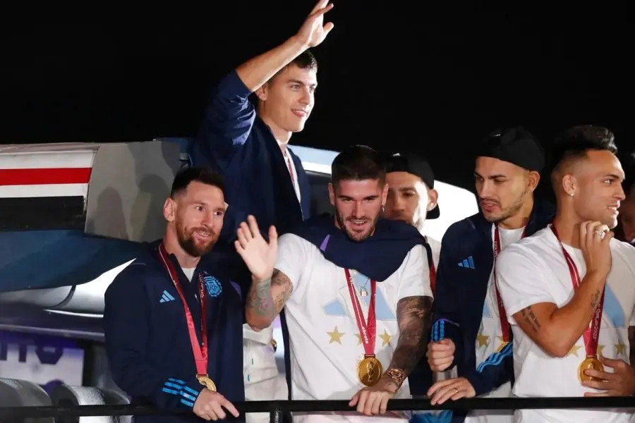 Los Campeones modificaron la letra de "Muchachos"