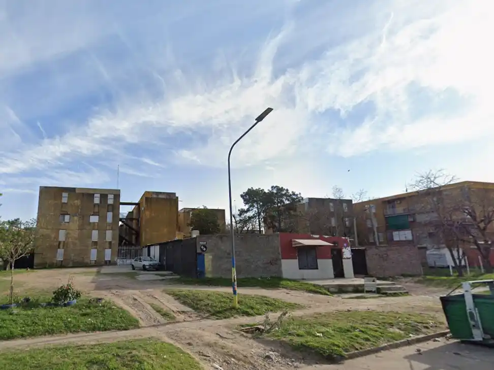 Atacaron a balazos a un vecino de Parque Casas para robarle la moto