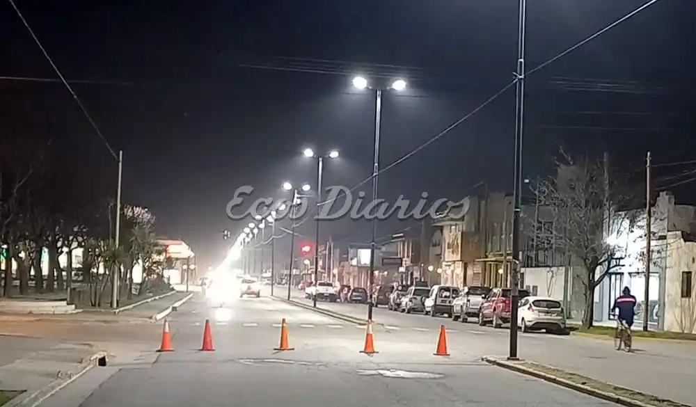 En avenida 75. Se inició la reposición de luminarias quemadas