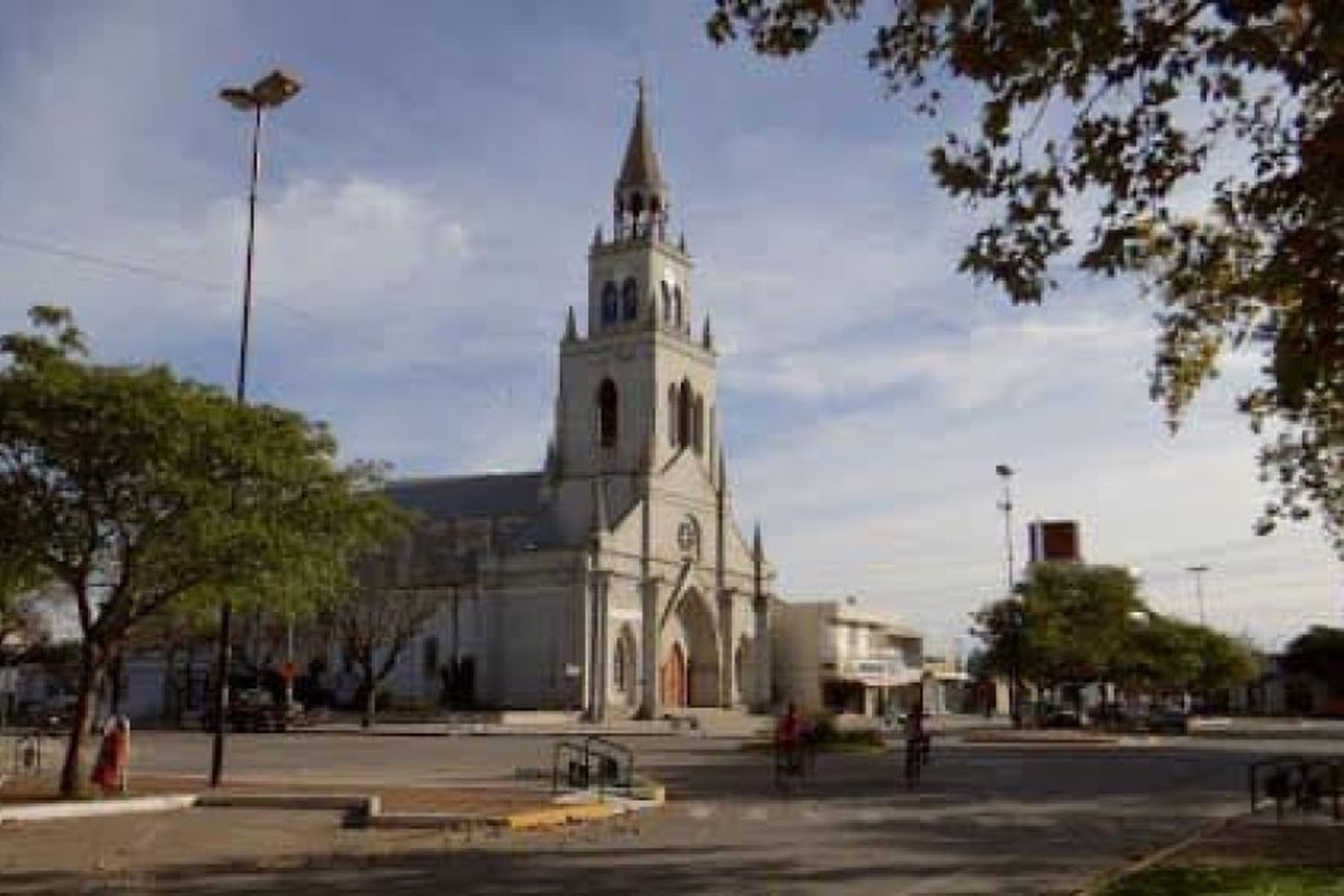 Fue agredido a la salida de un pub en San Jorge y pelea por su vida en Rosario