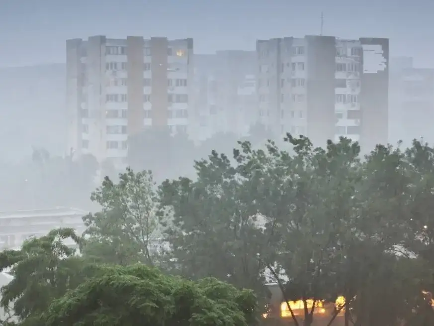Alerta amarilla por tormentas y vientos intensos, que afecta a un total de diez provincias.