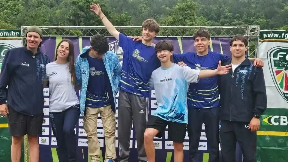 El equipo argentino, con los locales Agustín Thomas (entrenador), Anabel Dubier, Joaquin Thomas, Joaquin Aguilera Rico y Nicolas Trípano entre la nómina