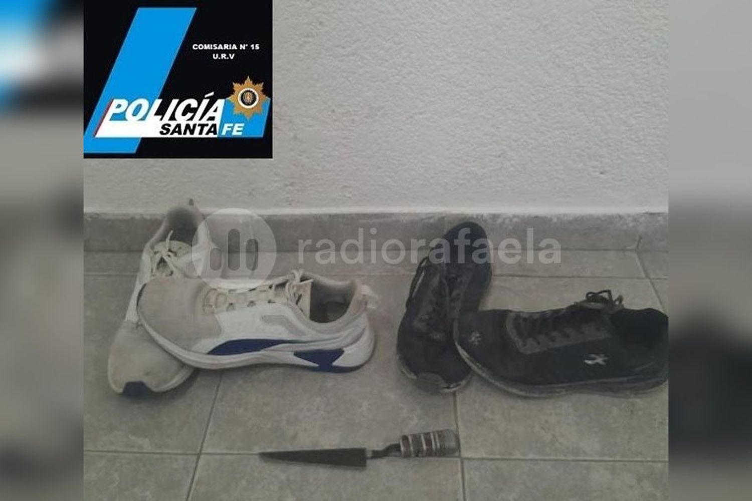 Robó un par de zapatillas de un patio y se las llevó puestas para escapar por los techos