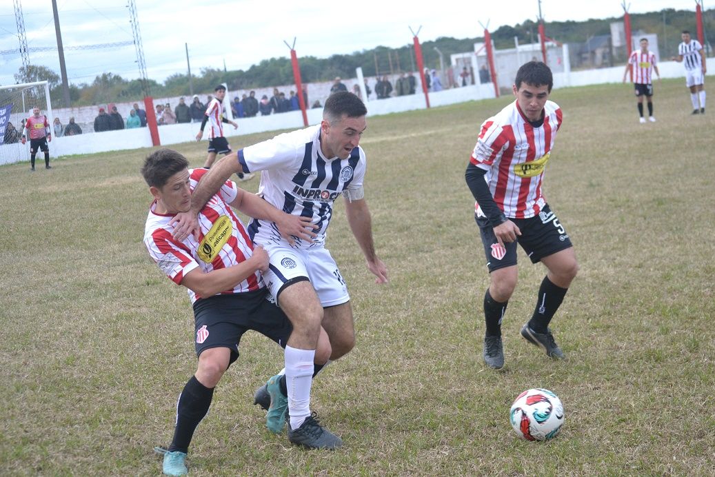 Los punteros tendrán compromisos con un cierto riesgo ya que Sociedad Sportiva deberá viajar a Enrique Carbó para enfrentar en el "Estadio del Pueblo" a Juventud y Ferrocarril Unidos, mientras que en el estadio Alberto "Pocha" Badaracco Barrio Norte recibirá a Centro Bancario.
