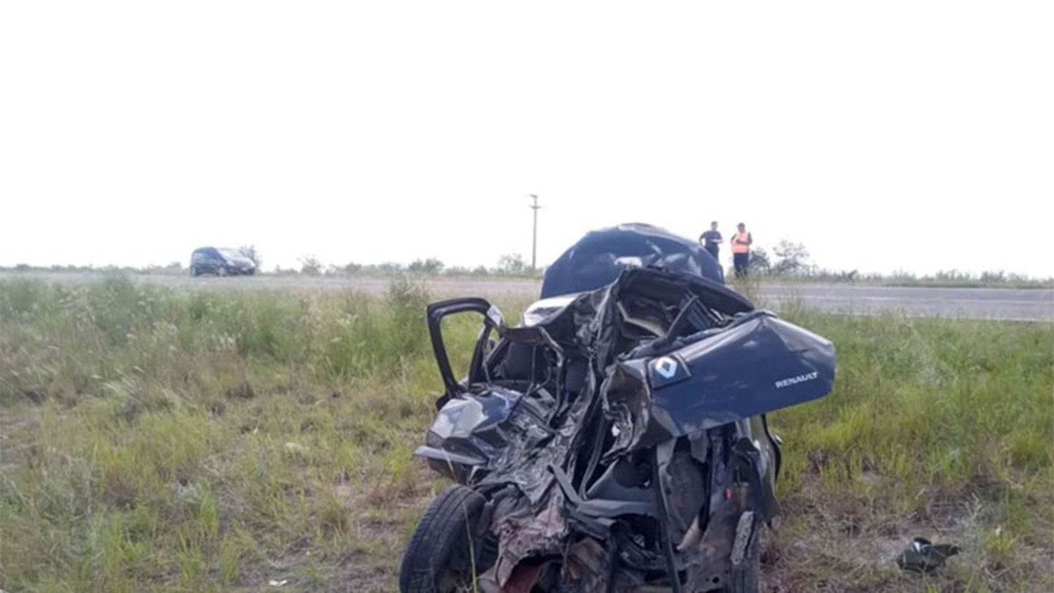 Grave choque entre un auto y un camión