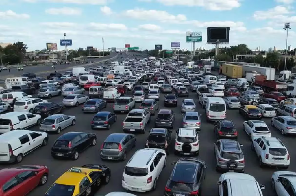 Hacia las 18 horas, los manifestantes liberaron algunos carriles.