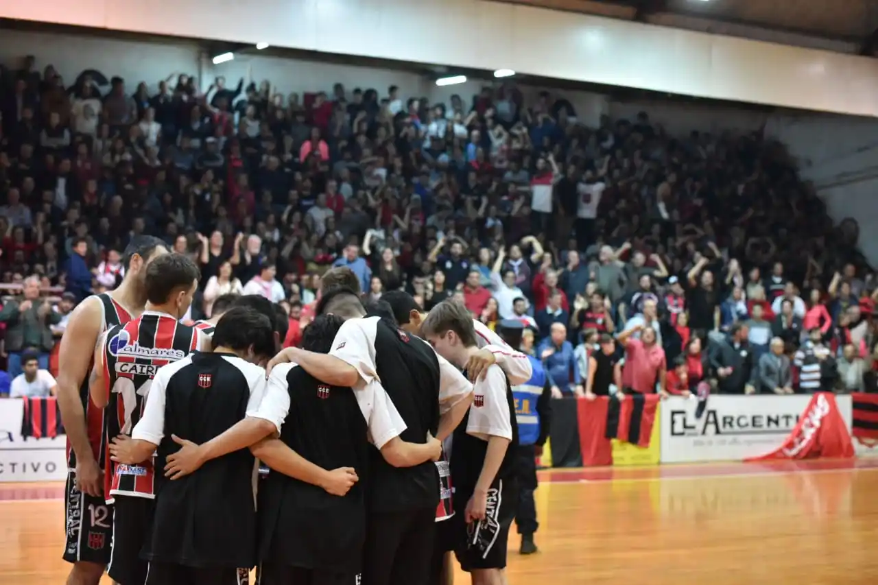 Central se quedó sin cierre y Lanús llevó la serie a quinto partido