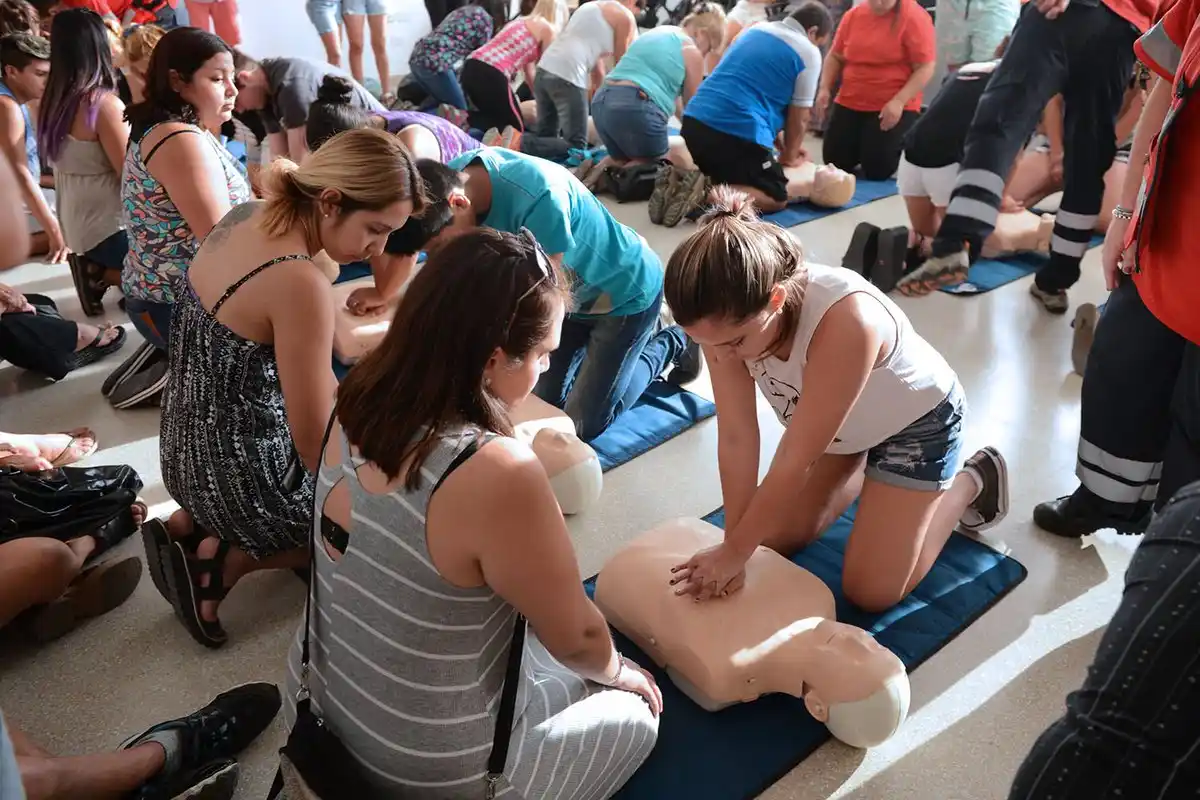 UCIP: "Es excesivo que no pueda habilitarse un comercio por no saber RCP"