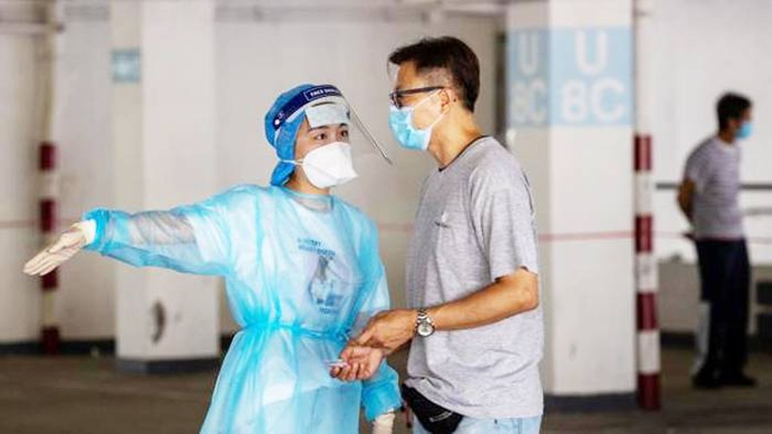 Hong Kong se plantea endurecer medidas al volver a batir récord de contagios