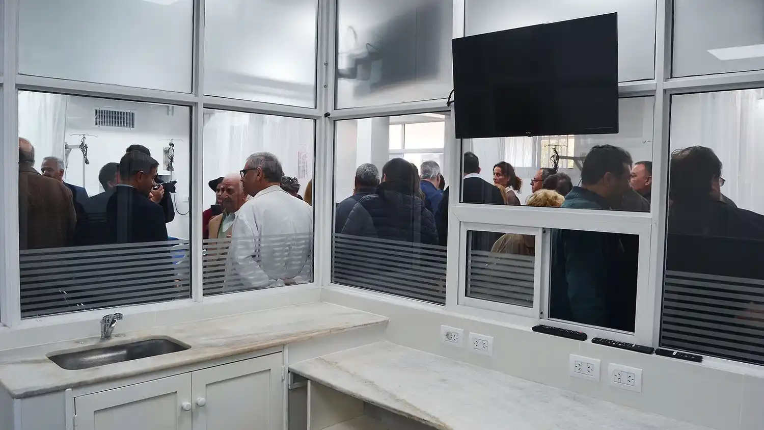 Reinauguraron la sala de Terapia Intensiva del Hospital San Antonio